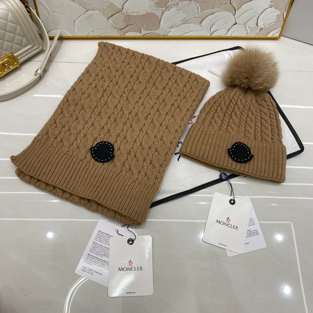 Moncler Mouth Covered Twist Cashmere Knitted Hat (Fox Fur Ball) + Scarf🧣