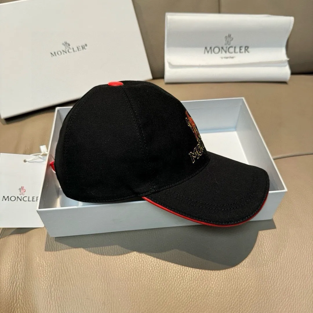p90., Moncler's new original baseball cap, 1:1 mold opening at the counter, new three-dimensional embroidery, original canvas + first-layer cowhide, pure cotton lining, light and breathable! The quality is great, the basic head circumference is 56cm, and the patch is adjustable.