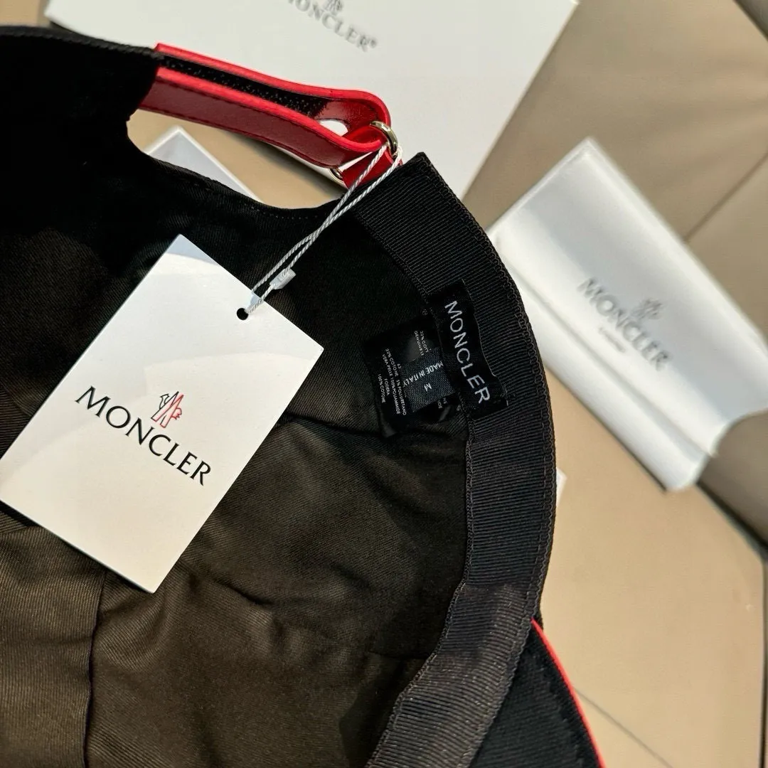 p90., Moncler's new original baseball cap, 1:1 mold opening at the counter, new three-dimensional embroidery, original canvas + first-layer cowhide, pure cotton lining, light and breathable! The quality is great, the basic head circumference is 56cm, and the patch is adjustable.