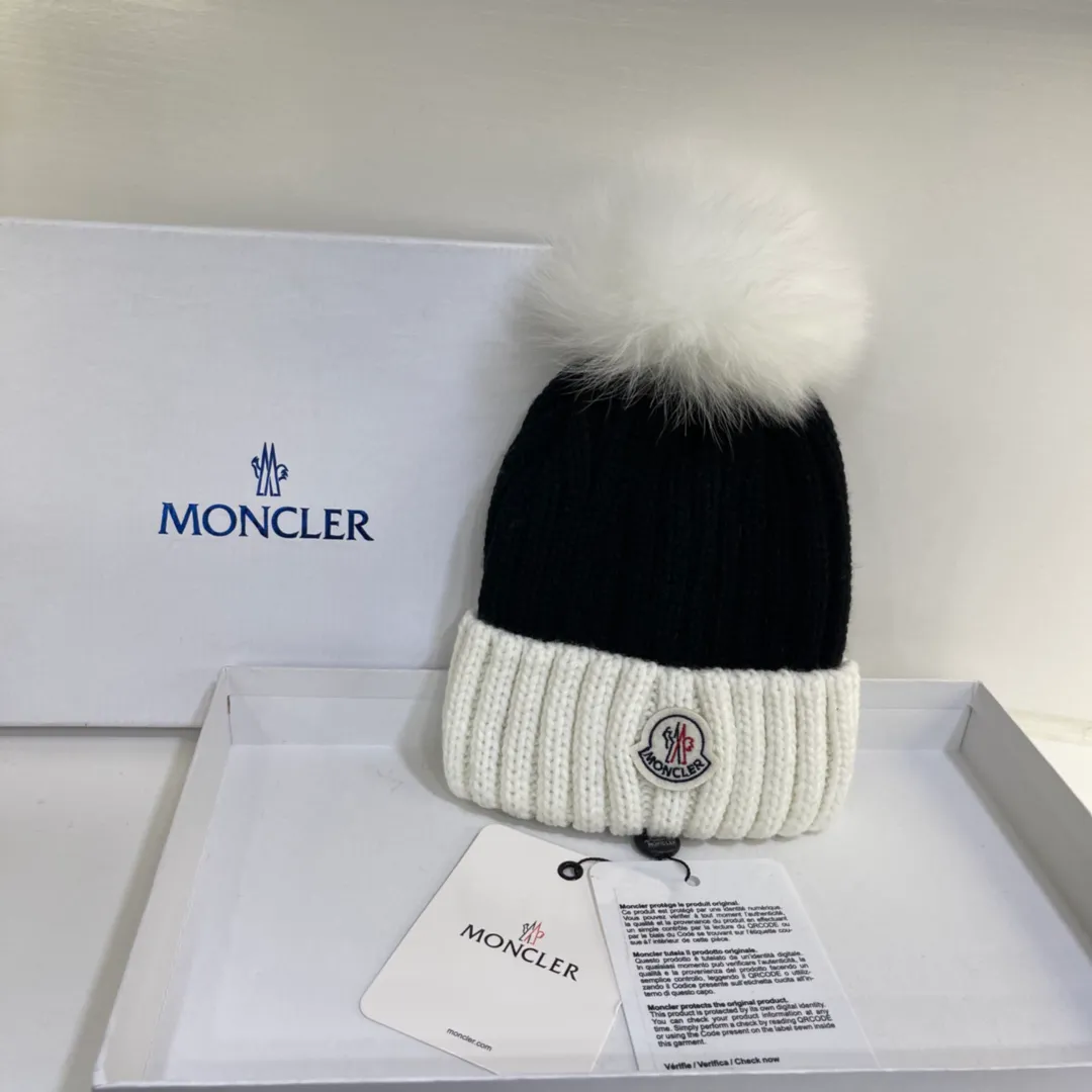 Moncler muzzle contrasting wool hat with fox fur ball, super beautiful and cute, full of fashion sense