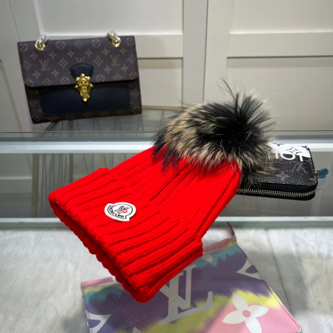 P70 comes with dust-proof bag. Mouth-mounted MONCLER 〈Suitable for adults, children, children and teenagers, great elasticity,〉 Comes with wool ball knitting! The latest wool knitted hat from the official website, a replica of the original one from the official website. Very soft and skin-friendly, with good elasticity! Textured and very versatile style~ Warm woolen hat, one size fits all and elastic~ Unisex, can be worn by any head size. Really recommended