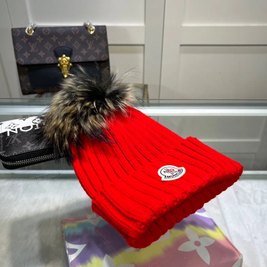 P70 comes with dust-proof bag. Mouth-mounted MONCLER 〈Suitable for adults, children, children and teenagers, great elasticity,〉 Comes with wool ball knitting! The latest wool knitted hat from the official website, a replica of the original one from the official website. Very soft and skin-friendly, with good elasticity! Textured and very versatile style~ Warm woolen hat, one size fits all and elastic~ Unisex, can be worn by any head size. Really recommended