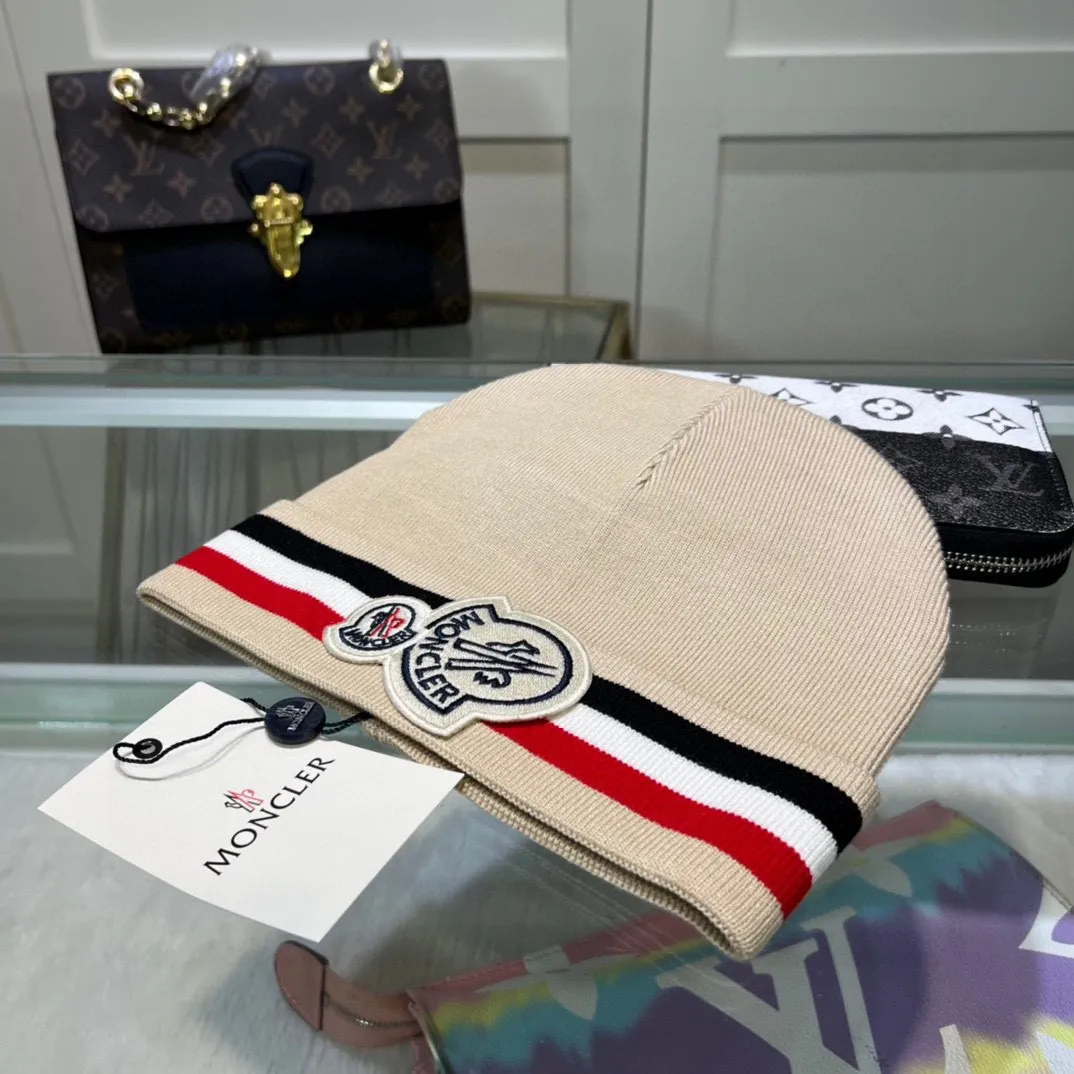 P50 comes with dust bag 🌺【MONCLER】Official website classic model, pay attention to the quality, the only one in the market that pays attention to quality details, 70% wool, 30% rabbit fur knitted hat! The same style for men and women, thicker and warmer, fashionable and popular 🌸First-class quality, the best brand for warmth in autumn and winter, order now, limited edition