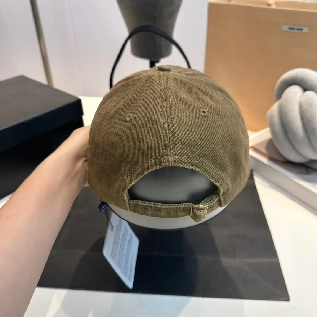 P60 MONCLER autumn and winter ripped baseball cap, suitable for young and fashionable people. It has a strong visual effect, good-looking and high-quality!