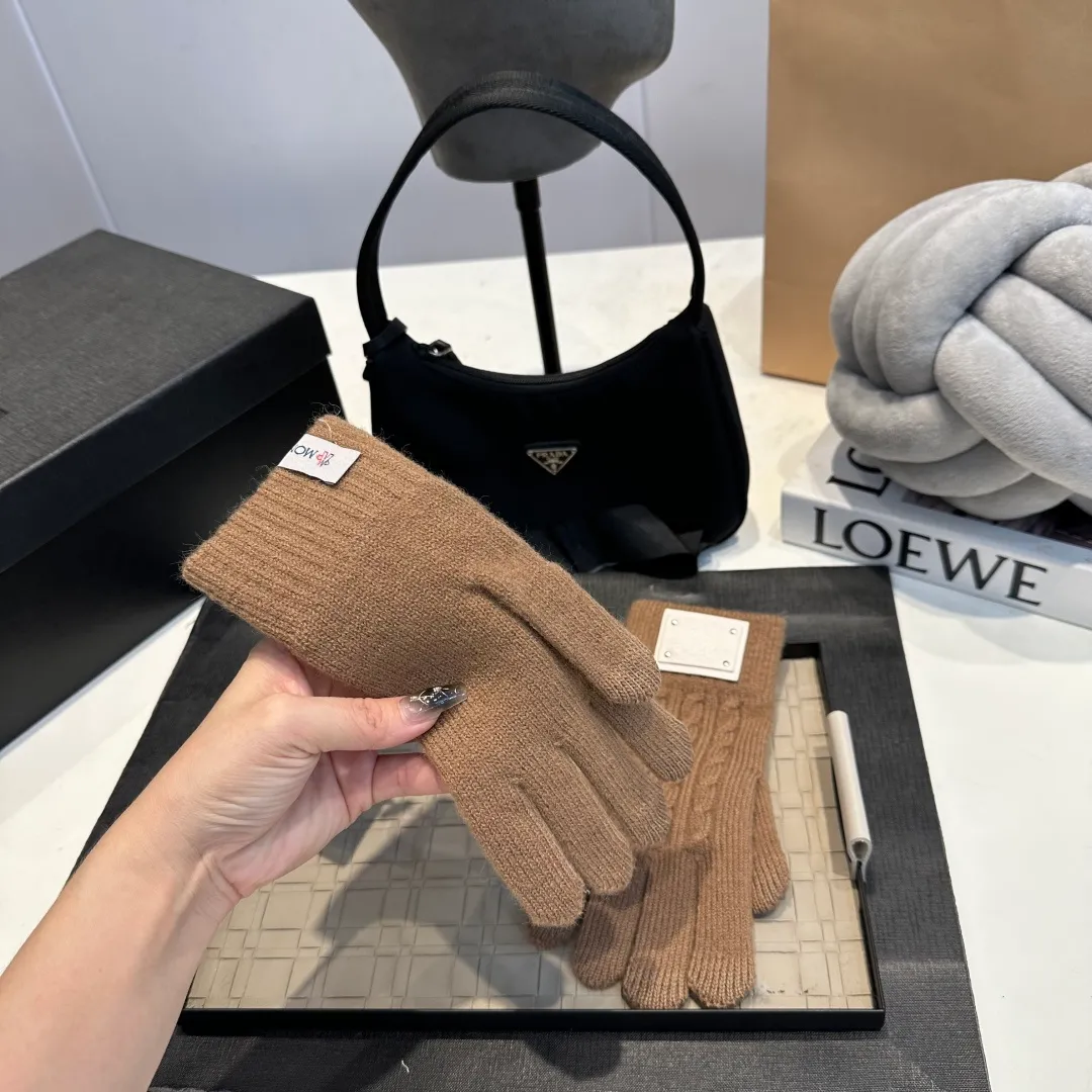 P50 Moncler Suede Gloves for Women with Mouth Mouth, Winter Velvet and Thickened Touch Screen Cycling Bike to Keep Cold and Warm