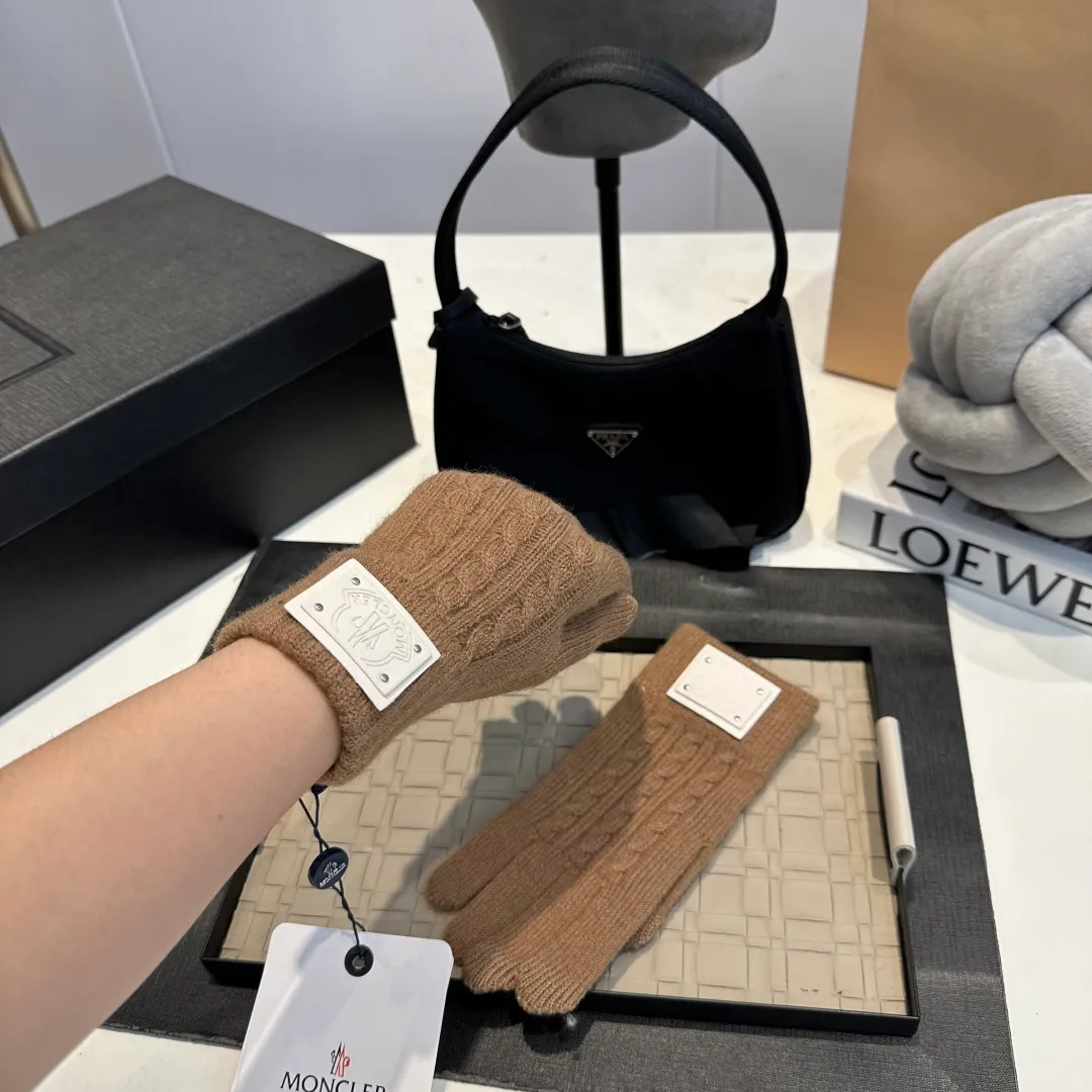 P50 Moncler Suede Gloves for Women with Mouth Mouth, Winter Velvet and Thickened Touch Screen Cycling Bike to Keep Cold and Warm