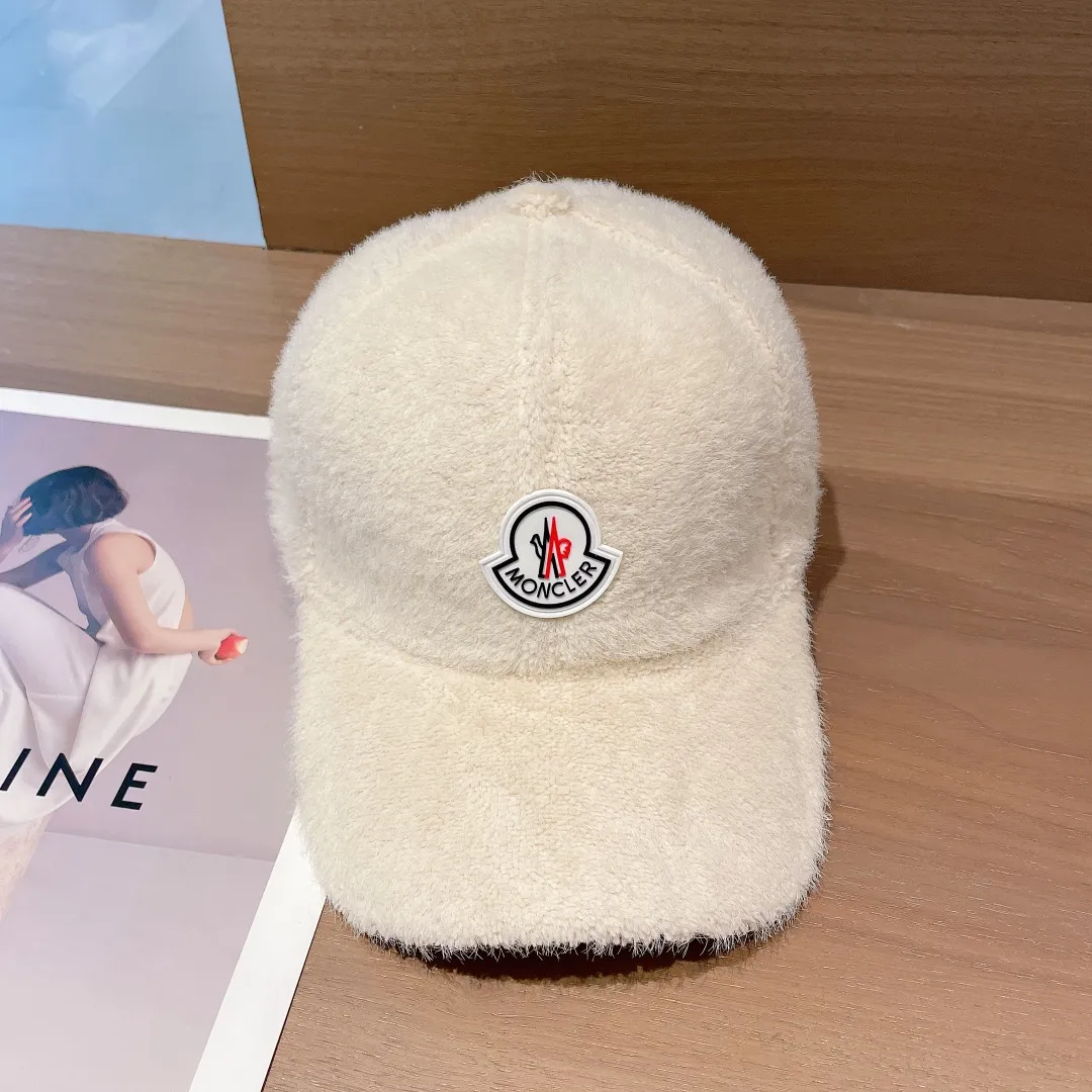 Specially approved 60-month-old MONCLER velvet baseball cap, suitable for young and fashionable people, with strong visual effect, three-dimensional letters, good-looking and high-quality!