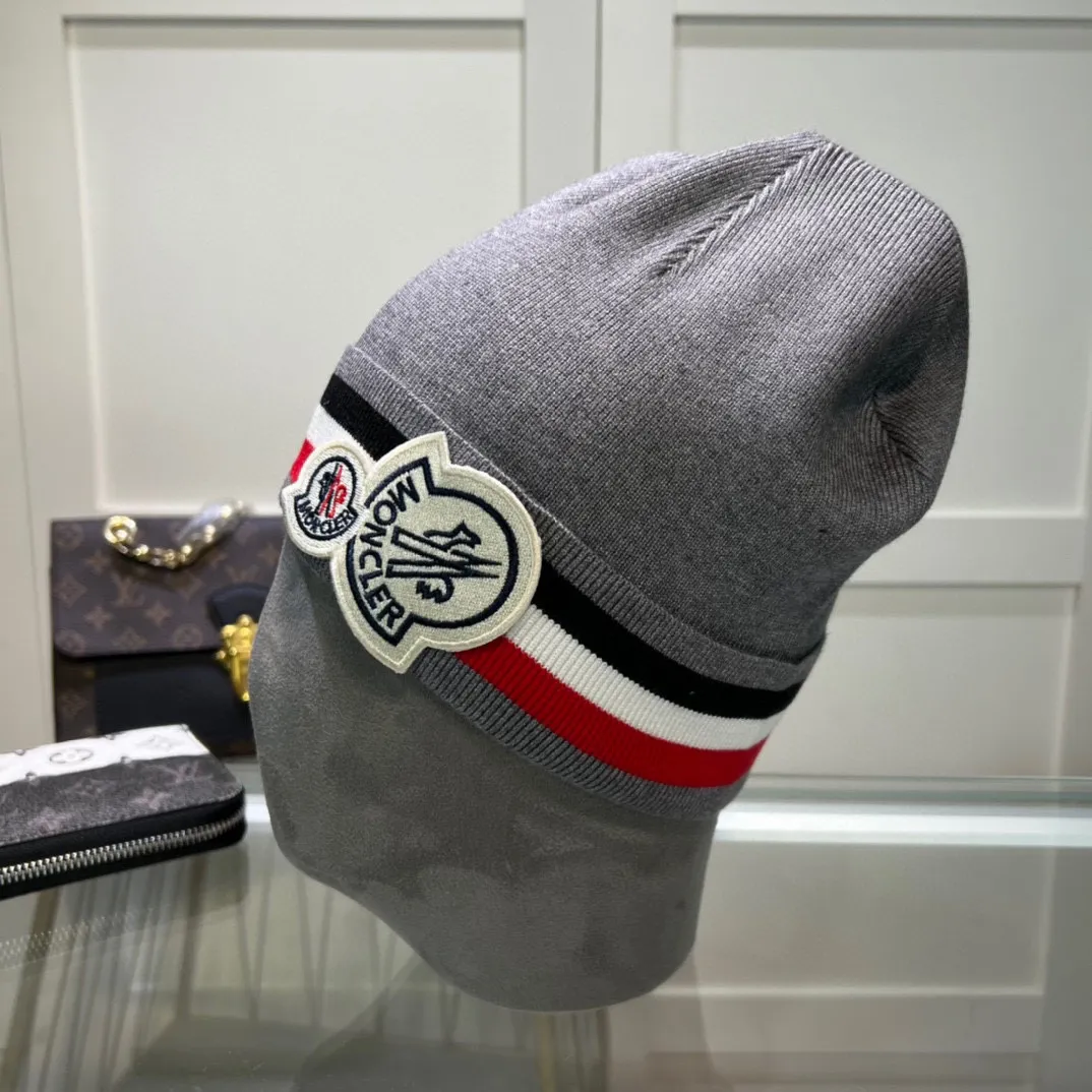 P50 comes with dust bag 🌺【MONCLER】Official website classic model, pay attention to the quality, the only one in the market that pays attention to quality details, 70% wool, 30% rabbit fur knitted hat! The same style for men and women, thicker and warmer, fashionable and popular 🌸First-class quality, the best brand for warmth in autumn and winter, order now, limited edition