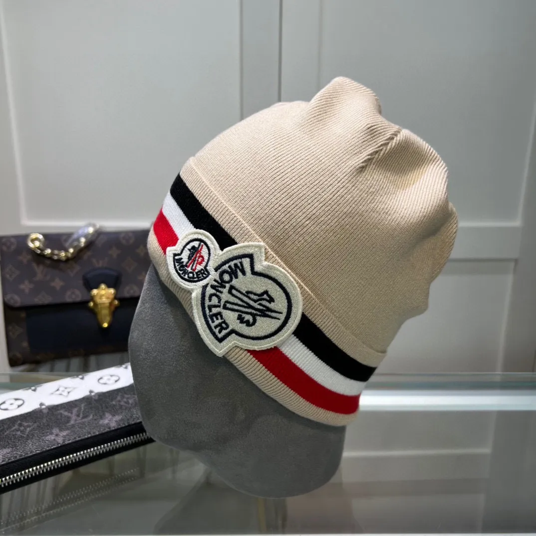 P50 comes with dust bag 🌺【MONCLER】Official website classic model, pay attention to the quality, the only one in the market that pays attention to quality details, 70% wool, 30% rabbit fur knitted hat! The same style for men and women, thicker and warmer, fashionable and popular 🌸First-class quality, the best brand for warmth in autumn and winter, order now, limited edition