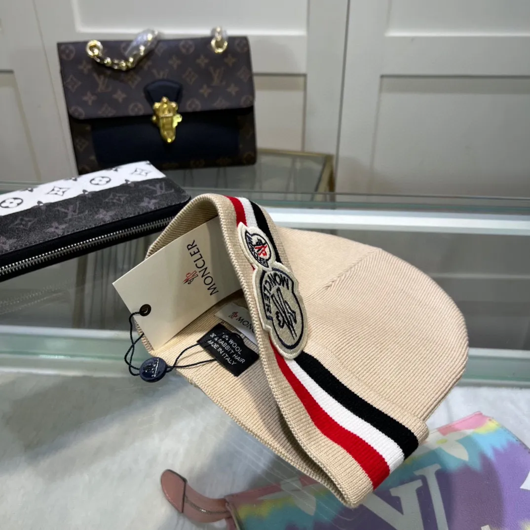 P50 comes with dust bag 🌺【MONCLER】Official website classic model, pay attention to the quality, the only one in the market that pays attention to quality details, 70% wool, 30% rabbit fur knitted hat! The same style for men and women, thicker and warmer, fashionable and popular 🌸First-class quality, the best brand for warmth in autumn and winter, order now, limited edition