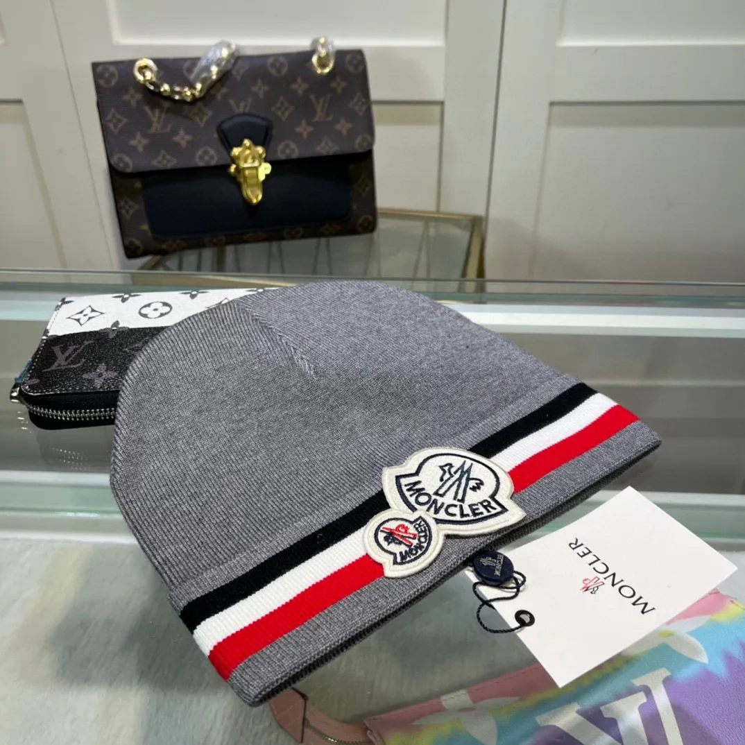P50 comes with dust bag 🌺【MONCLER】Official website classic model, pay attention to the quality, the only one in the market that pays attention to quality details, 70% wool, 30% rabbit fur knitted hat! The same style for men and women, thicker and warmer, fashionable and popular 🌸First-class quality, the best brand for warmth in autumn and winter, order now, limited edition