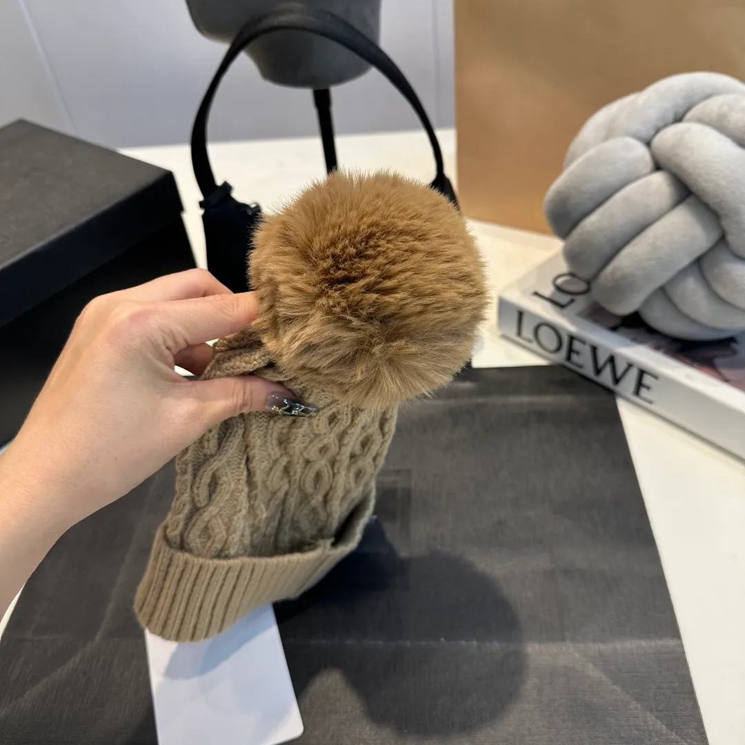 P60 MONCLER 25 autumn new product wool ball ear protection knitted toe wool hat cold hat sweet