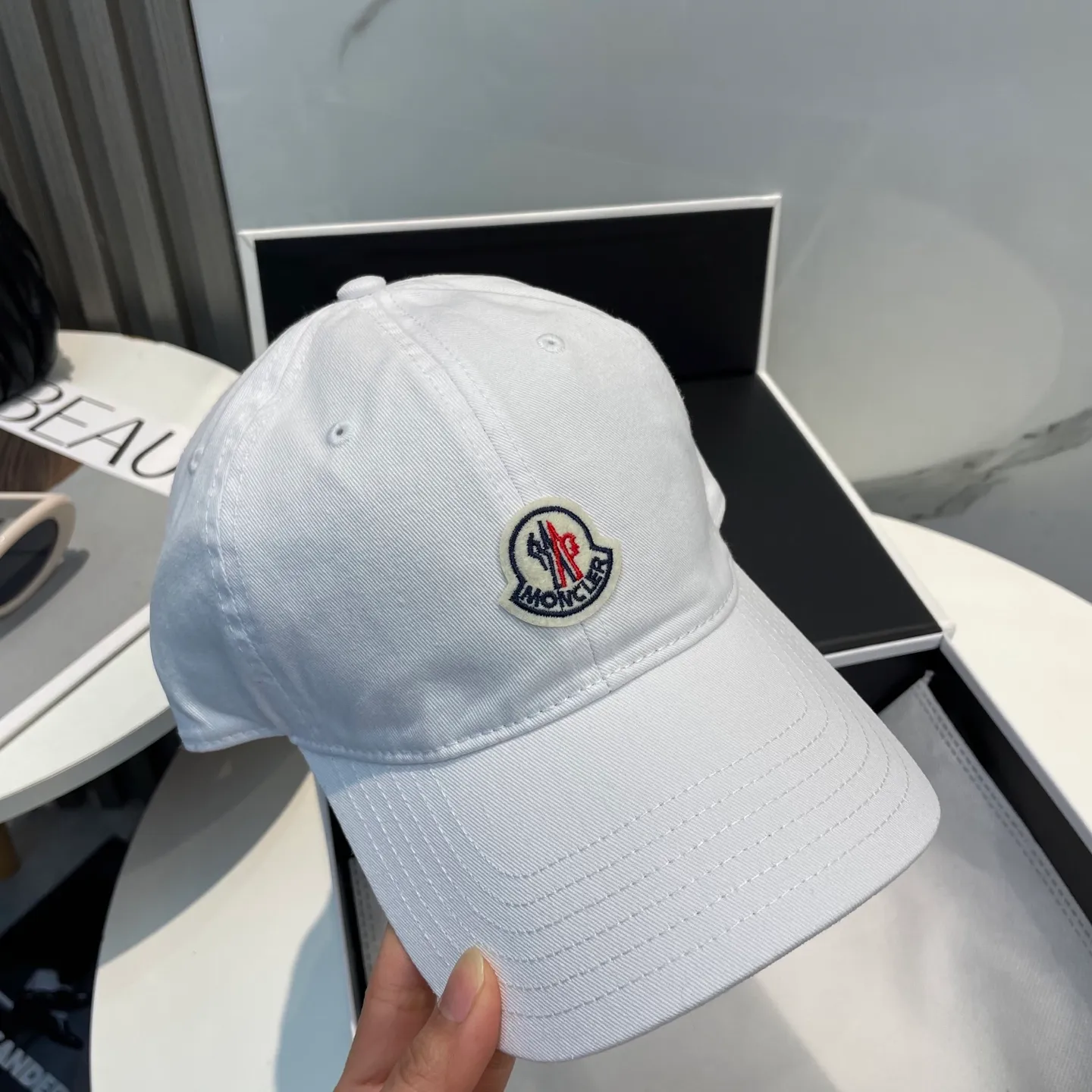 P50 MONCLER new baseball cap, a fashionable street item with a very good style, a favorite among Internet celebrities and fashion bloggers! High quality, comfortable and breathable, concave shape looks good