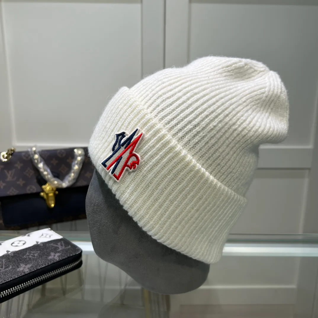 New P70 ꫛꫀꪝ ❥——❤ MONCLER Mouth Mouth 🎩 Knitted Beanie, comes with a QR code, good quality, high-end, super soft! Super hot💖The texture is great and it’s great to match when out on the street! Fashion trends! A must-have item for autumn and winter, the same style for men and women is available now! High-end workmanship! Extraordinary quality, please see actual photos for details