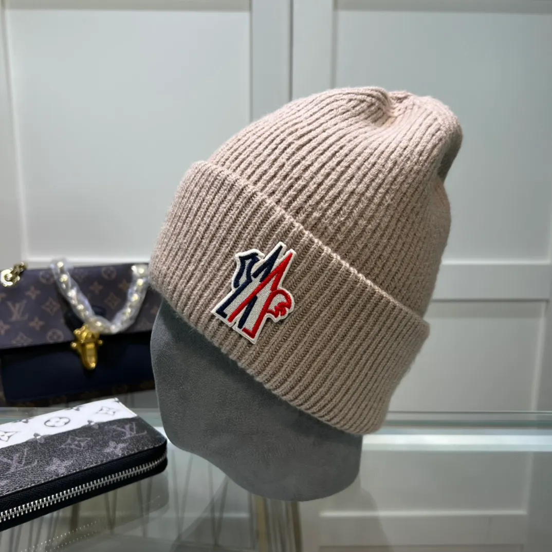 New P70 ꫛꫀꪝ ❥——❤ MONCLER Mouth Mouth 🎩 Knitted Beanie, comes with a QR code, good quality, high-end, super soft! Super hot💖The texture is great and it’s great to match when out on the street! Fashion trends! A must-have item for autumn and winter, the same style for men and women is available now! High-end workmanship! Extraordinary quality, please see actual photos for details
