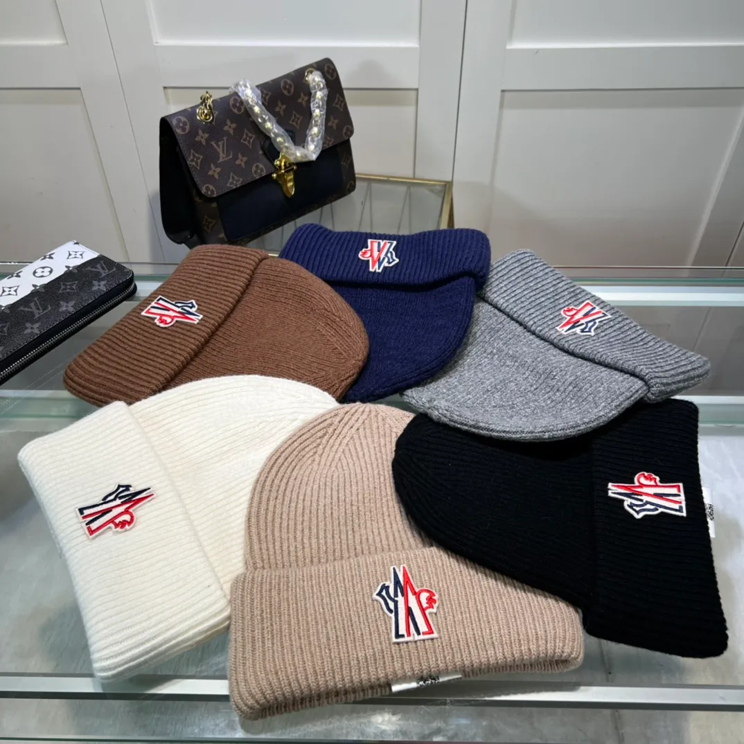 New P70 ꫛꫀꪝ ❥——❤ MONCLER Mouth Mouth 🎩 Knitted Beanie, comes with a QR code, good quality, high-end, super soft! Super hot💖The texture is great and it’s great to match when out on the street! Fashion trends! A must-have item for autumn and winter, the same style for men and women is available now! High-end workmanship! Extraordinary quality, please see actual photos for details