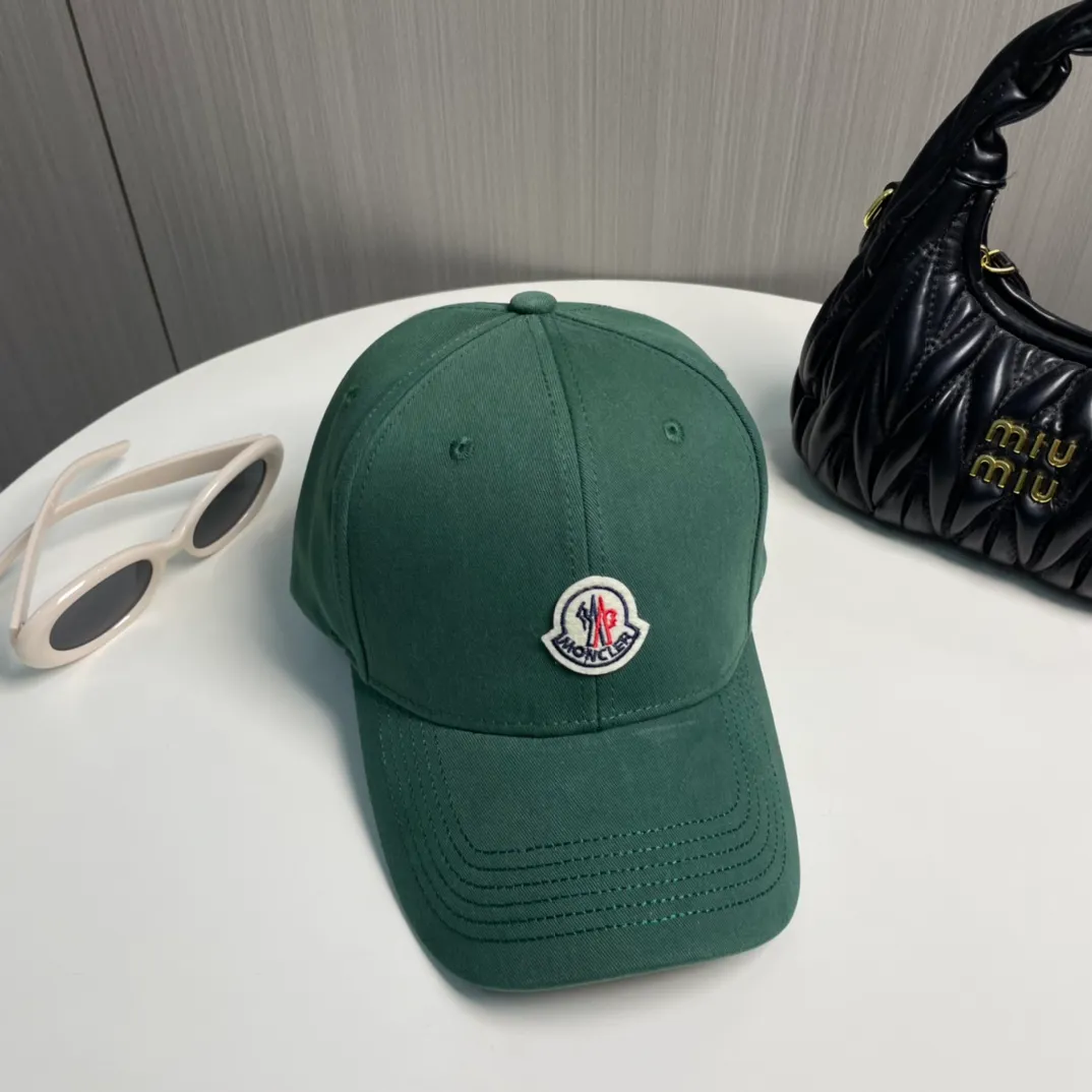 P56 MONCLER new baseball cap, a fashionable street item with a great style, a favorite among Internet celebrities and fashion bloggers! High quality, comfortable and breathable, concave shape looks good