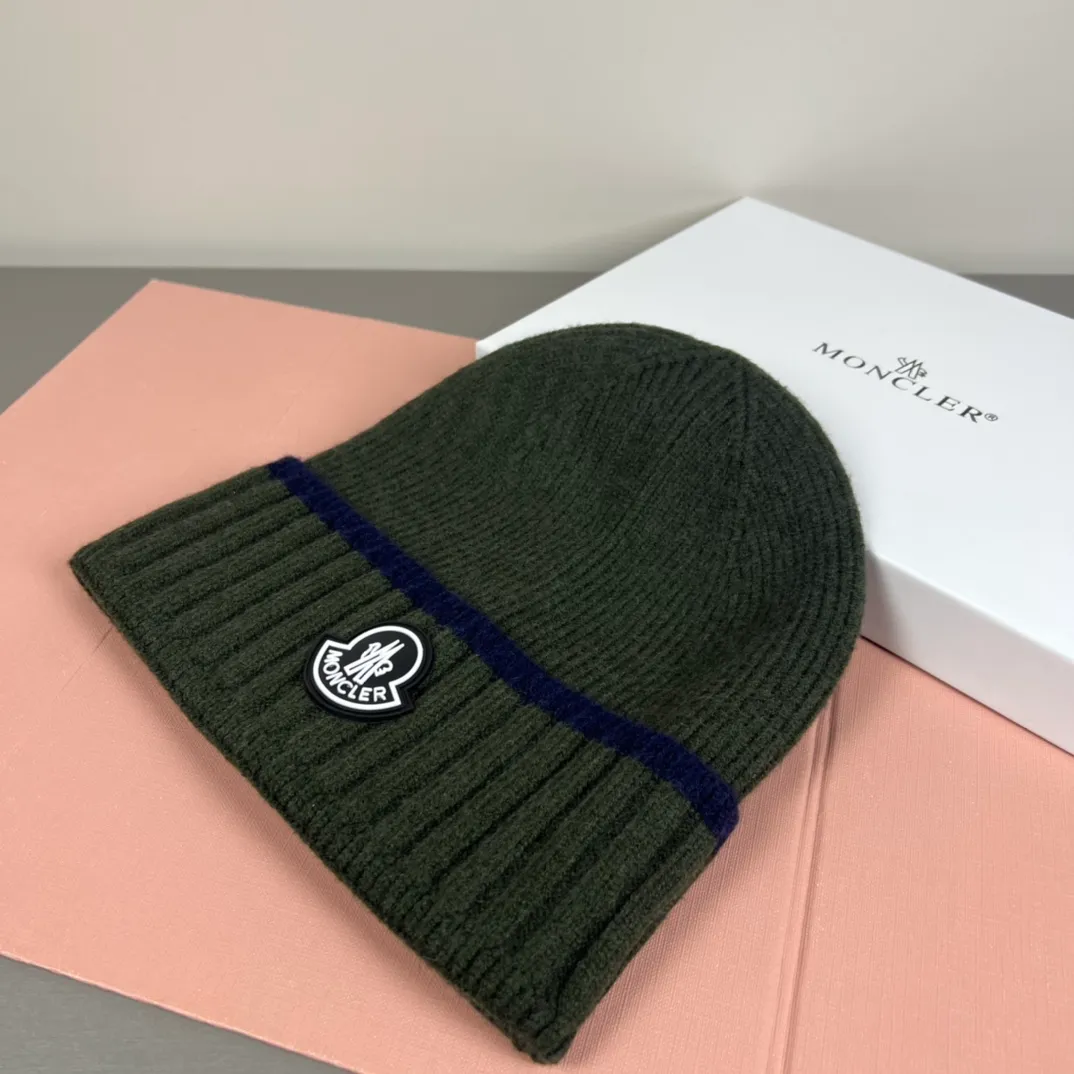 P56 comes with dust bag MONCLER mouth covering 🎩Good quality, high-end atmosphere, super popular 💖The texture is great, it is very easy to match when out on the street! Fashion trends! A must-have item for going out, the same style for men and women, get it now!