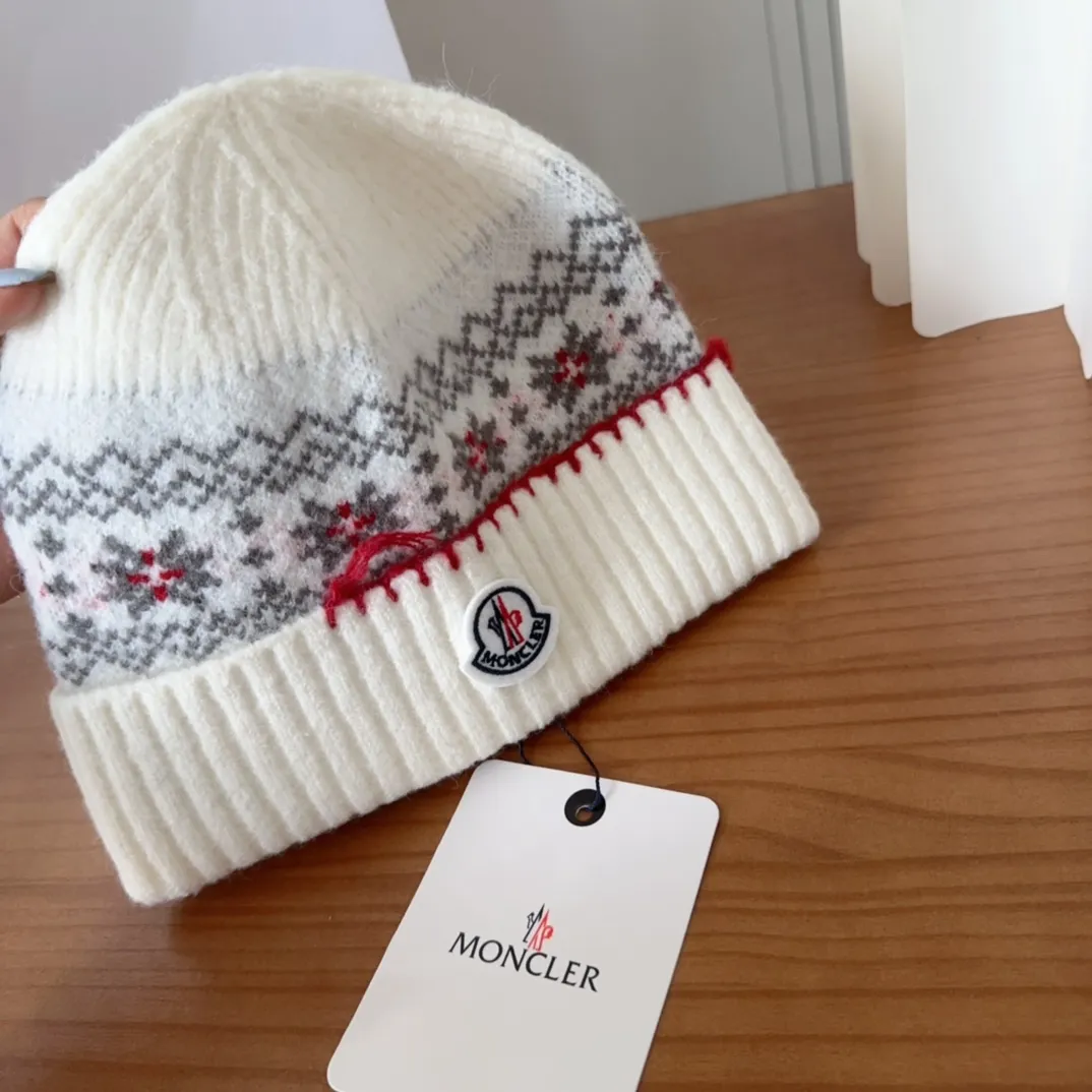 Moncler 25 autumn and winter wool knitted warm knitted hat has a soft and waxy texture like cashmere, authentic quality enjoyment!