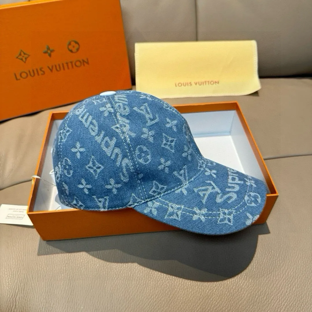 P90, LV*supreme cooperation model, popular version of the original baseball cap, 1:1 mold customization, original jacquard denim fabric + first layer of cowhide, meticulous and perfect workmanship, excellent quality, basic head circumference 56, adjustable patches.