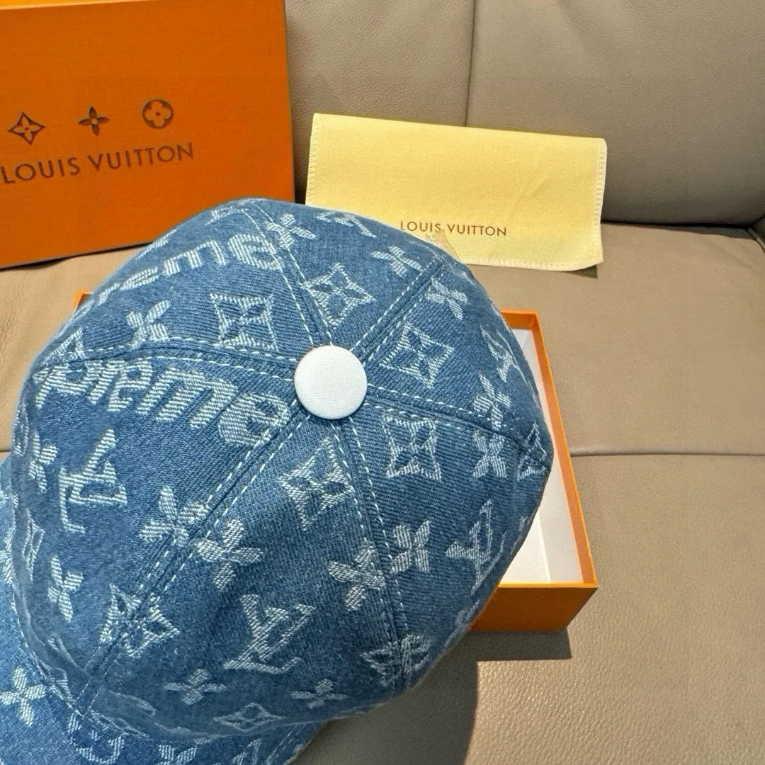 P90, LV*supreme cooperation model, popular version of the original baseball cap, 1:1 mold customization, original jacquard denim fabric + first layer of cowhide, meticulous and perfect workmanship, excellent quality, basic head circumference 56, adjustable patches.