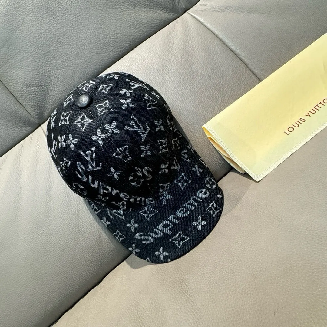 Batch 90, LV*supreme cooperation model, popular original baseball cap, 1:1 mold customization, original jacquard denim fabric + first layer of cowhide, meticulous and perfect workmanship, excellent quality, basic head circumference 56, adjustable patches.