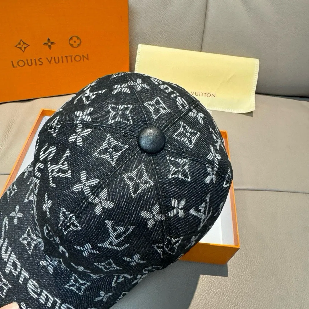 Batch 90, LV*supreme cooperation model, popular original baseball cap, 1:1 mold customization, original jacquard denim fabric + first layer of cowhide, meticulous and perfect workmanship, excellent quality, basic head circumference 56, adjustable patches.