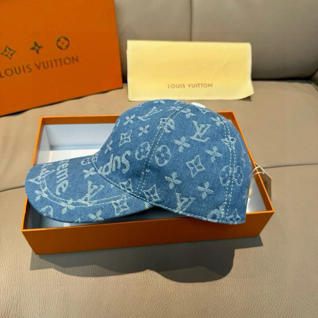 P90, LV*supreme cooperation model, popular version of the original baseball cap, 1:1 mold customization, original jacquard denim fabric + first layer of cowhide, meticulous and perfect workmanship, excellent quality, basic head circumference 56, adjustable patches.