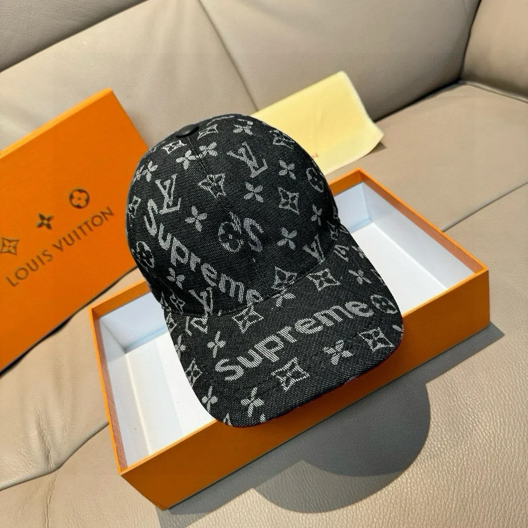 P90, LV*supreme cooperation model, popular version of the original baseball cap, 1:1 mold customization, original jacquard denim fabric + first layer of cowhide, meticulous and perfect workmanship, excellent quality, basic head circumference 56, adjustable patches.