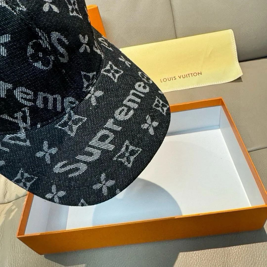 P90, LV*supreme cooperation model, popular version of the original baseball cap, 1:1 mold customization, original jacquard denim fabric + first layer of cowhide, meticulous and perfect workmanship, excellent quality, basic head circumference 56, adjustable patches.