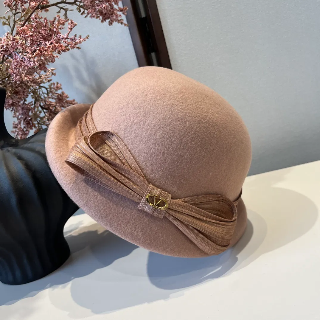 💰200¥ Valentino's new autumn and winter wool basin hat, 100% wool fabric%, head circumference 57cm