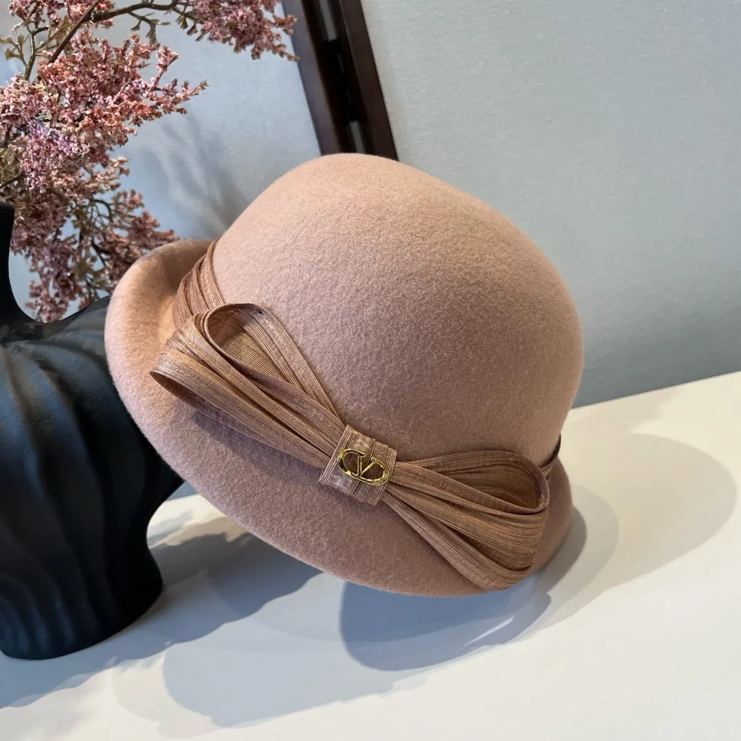 💰200¥ Valentino's new autumn and winter wool basin hat, 100% wool fabric%, head circumference 57cm