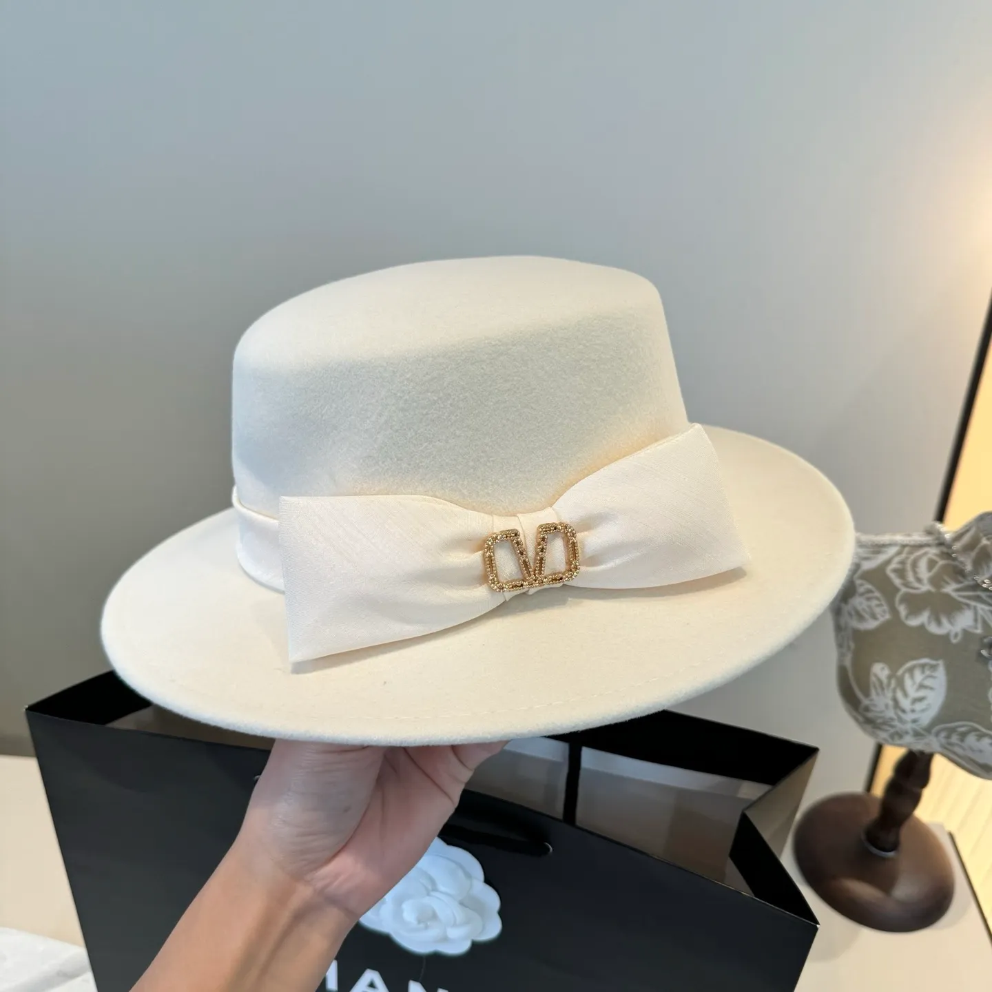 💰210¥ White Valentino new wool top hat, flat top hat, 100% wool fabric 🦙%, head circumference 57cm