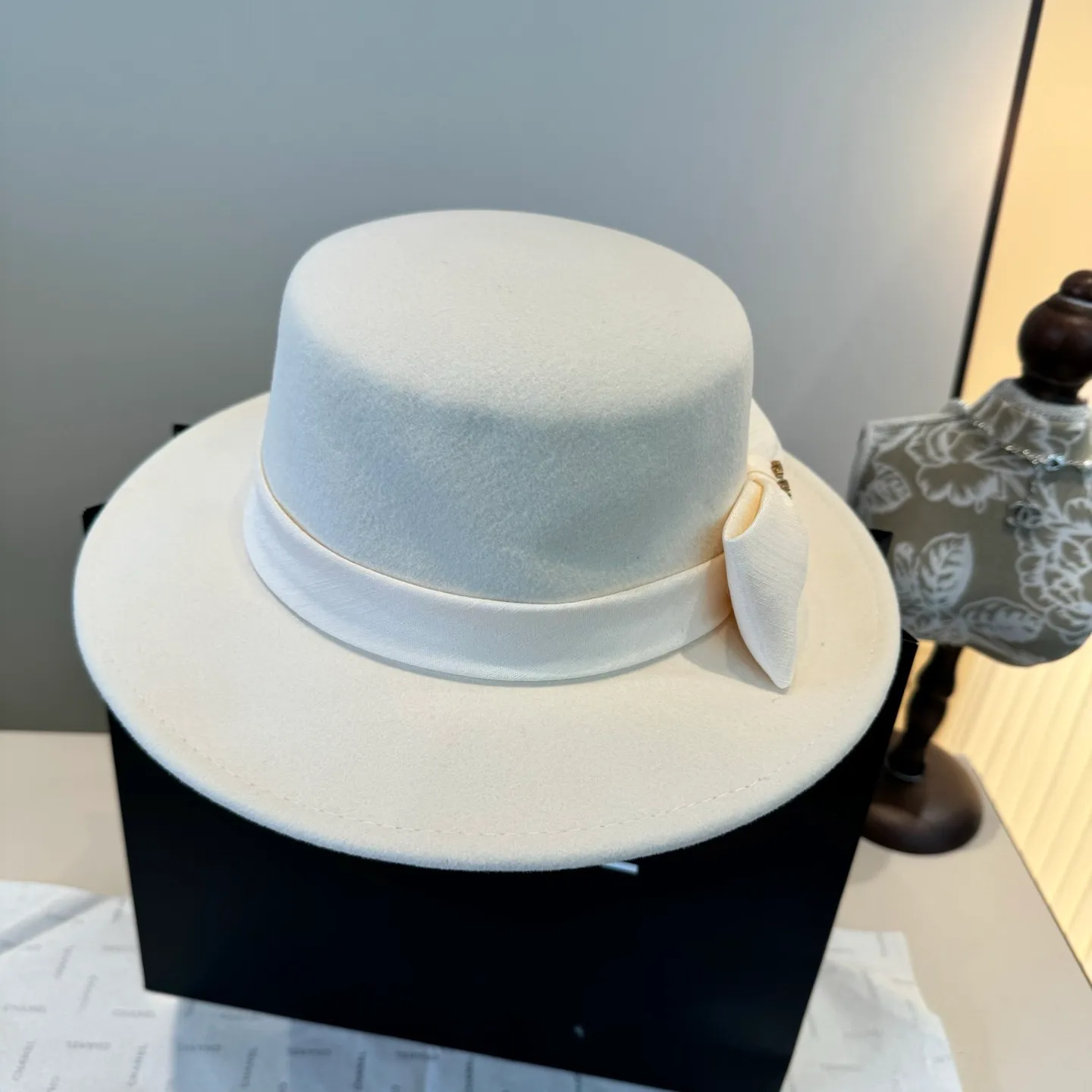 💰210¥ White Valentino new wool top hat, flat top hat, 100% wool fabric 🦙%, head circumference 57cm