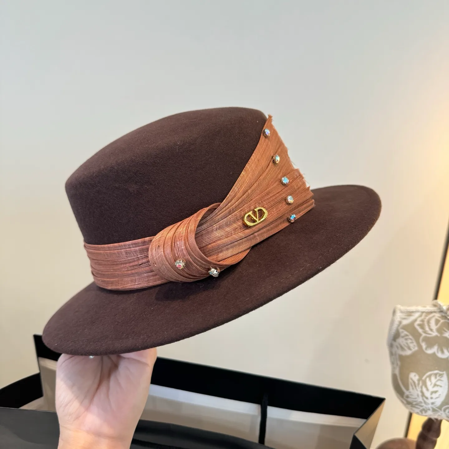 💰240¥ Valentino’s new classic lady style flat top hat, head circumference 57cm