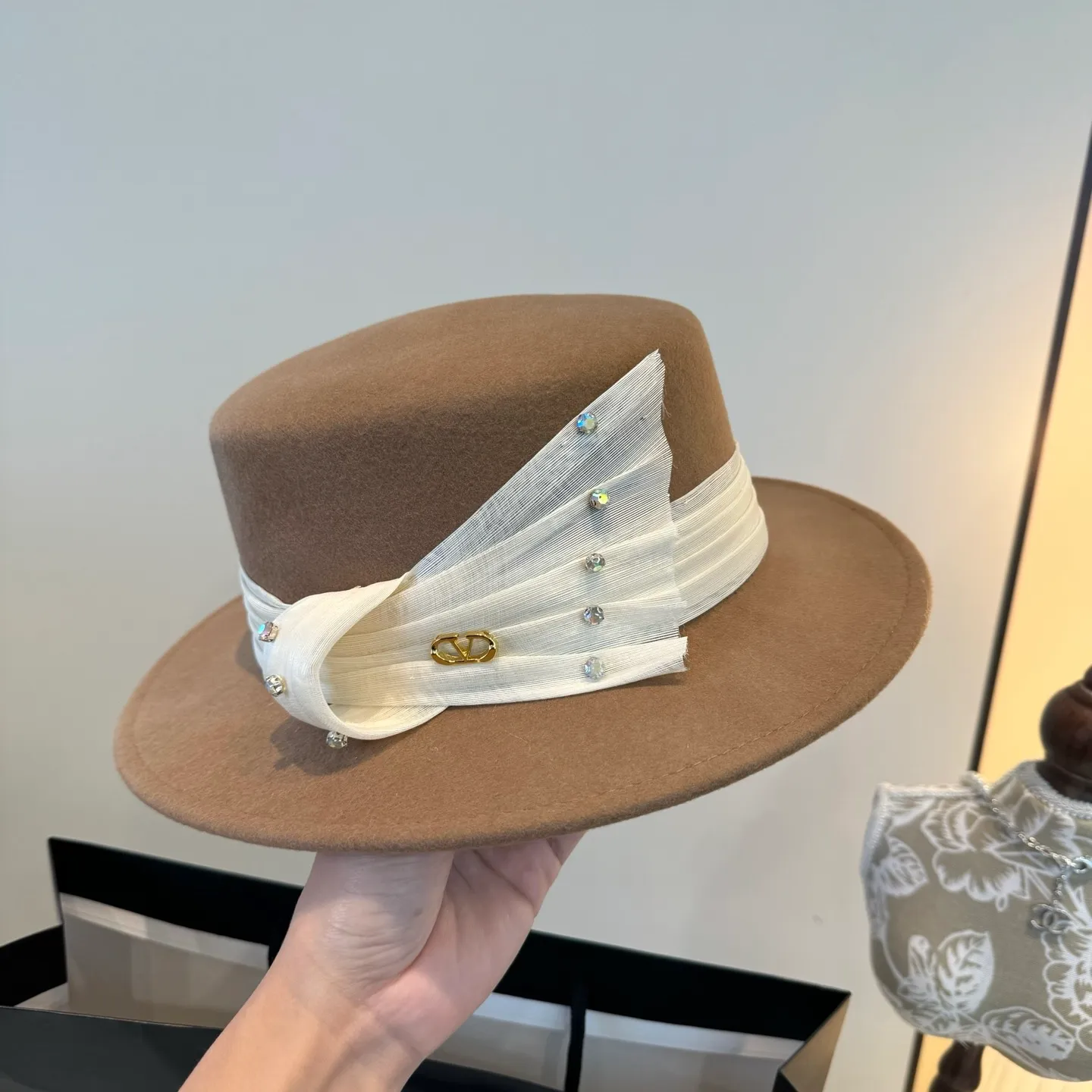 💰240¥ Valentino’s new classic lady style flat top hat, head circumference 57cm