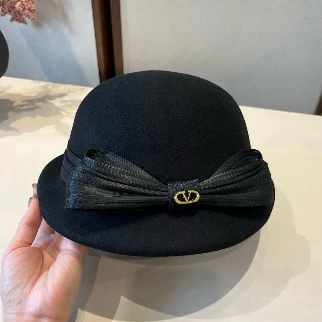 💰210¥ Valentino's new autumn and winter wool basin hat, 100% wool fabric%, head circumference 57cm