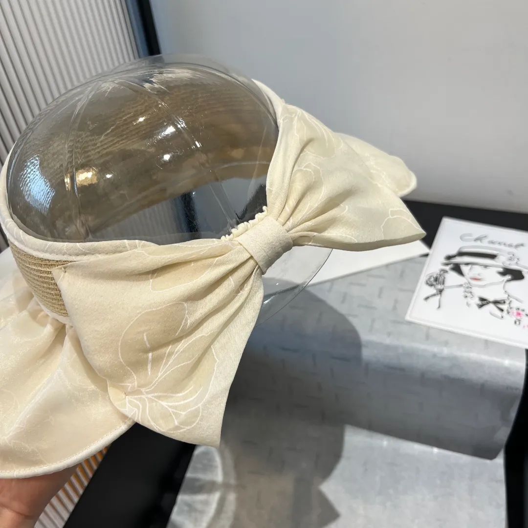 💰120¥ Valentino hollow top sun hat, head circumference 57cm