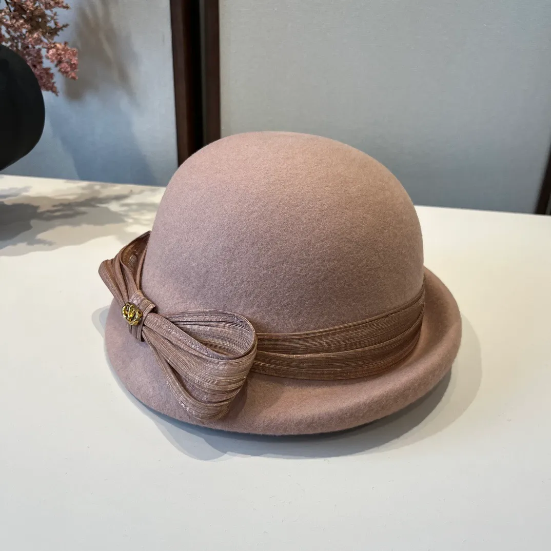 💰200¥ Valentino's new autumn and winter wool basin hat, 100% wool fabric%, head circumference 57cm