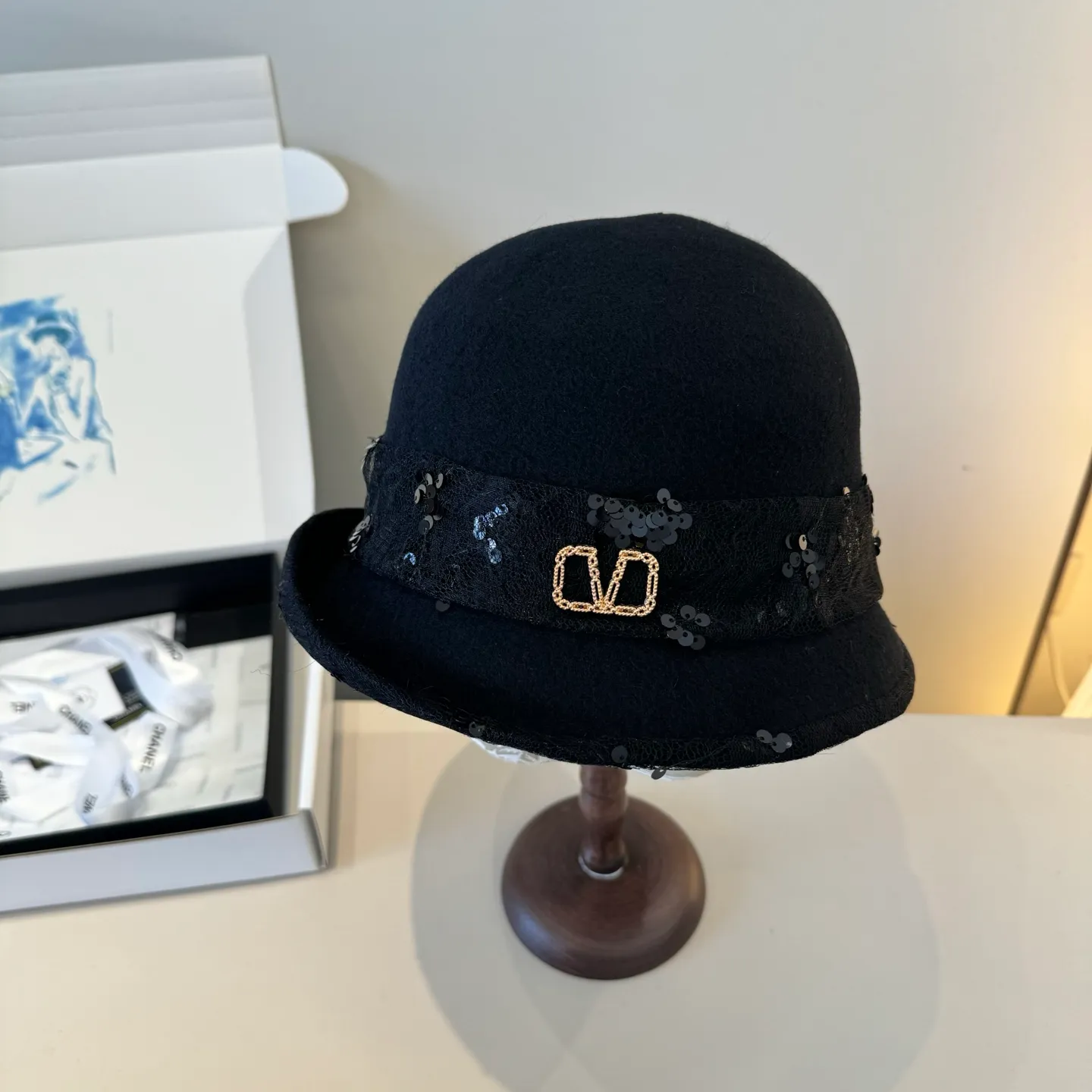 💰160¥ Valentino’s new wool curled basin hat, irregular cut design, head circumference 57cm