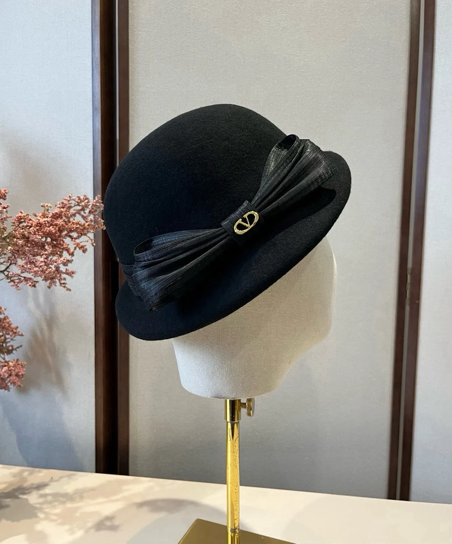 💰200¥ Valentino's new autumn and winter wool basin hat, 100% wool fabric%, head circumference 57cm