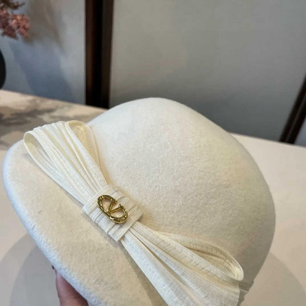 💰220¥ White Valentino new autumn and winter wool basin hat, 100% wool fabric%, head circumference 57cm
