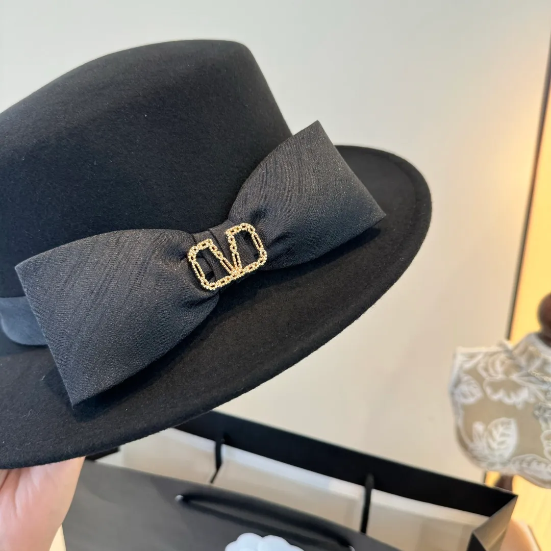 💰200¥ Valentino new wool top hat, flat top hat, 100% wool fabric 🦙%, head circumference 57cm