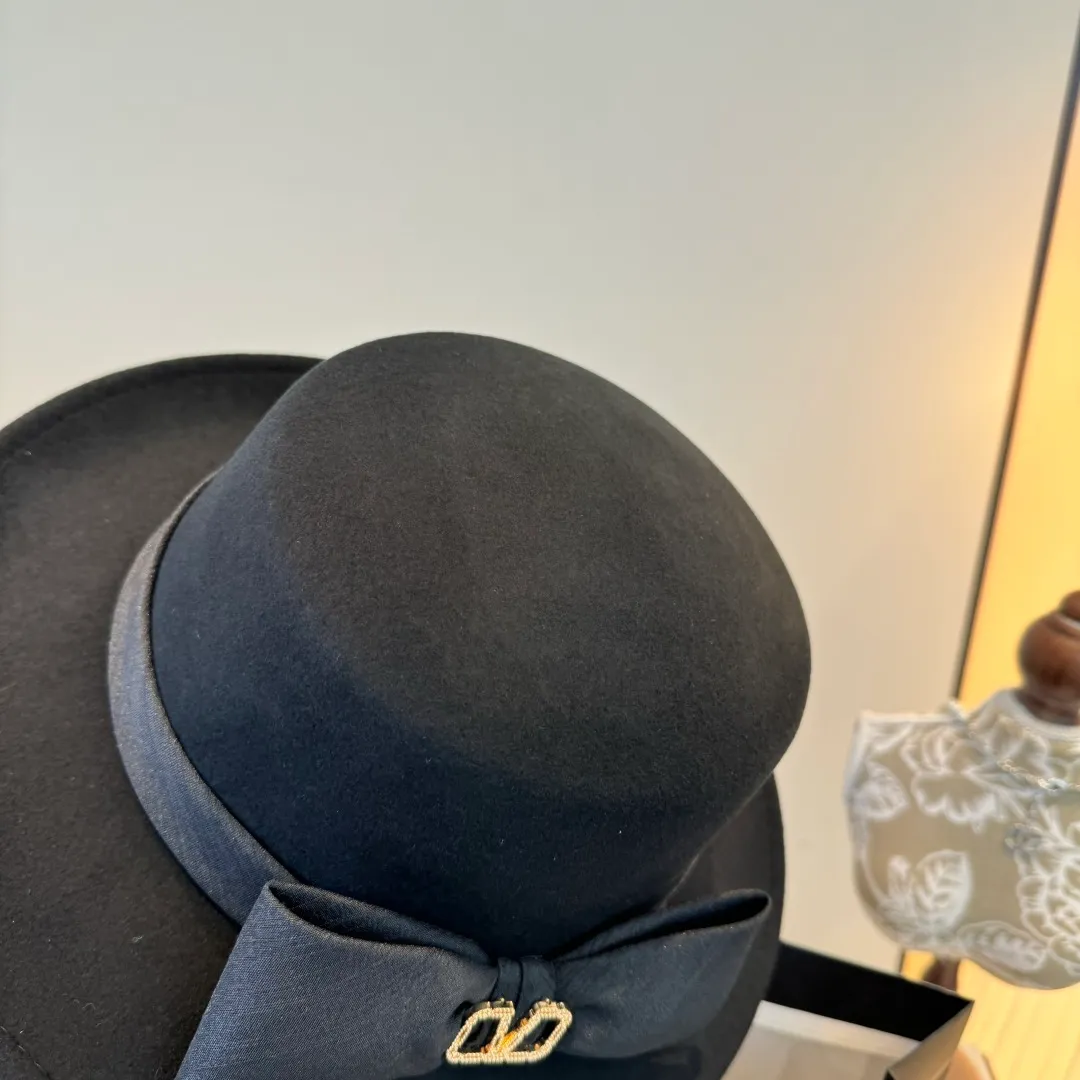 💰200¥ Valentino new wool top hat, flat top hat, 100% wool fabric 🦙%, head circumference 57cm