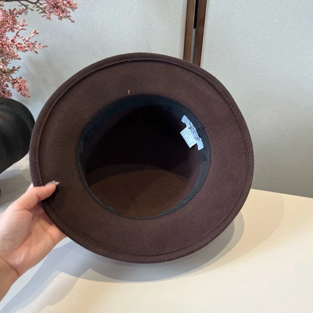 💰240¥ Valentino’s new classic lady style flat top hat, head circumference 57cm