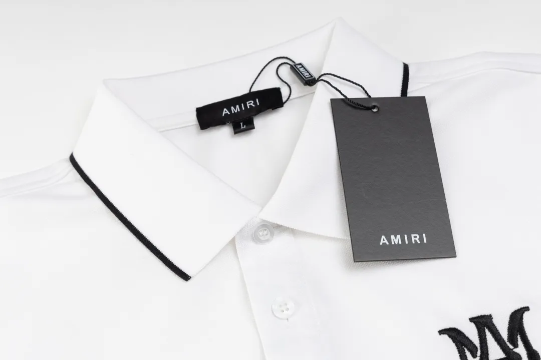 P180 AMIRI/Amiri, the American fashion brand's 2025 spring and summer Polo shirt, the same style is sold at the counter, customized fabrics, excellent texture, contrasting color splicing, ready-made clothes with stylish drapes, comfortable to wear and skin-friendly, heavy workmanship to create the original logo, complete three labels, excellent upper body effect, original purchase, a must-have for men's wardrobe. Color: White Size: M-3XL