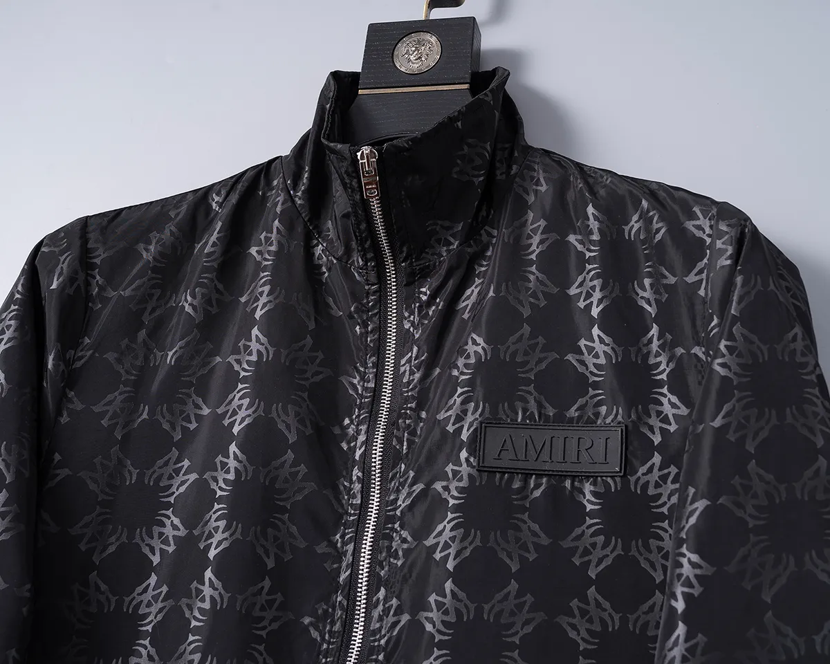 P360 🌸🌸🌸 Amiri's latest 25-year-old men's jacket. The color combination has a classic charm without losing youthful vitality. It reshapes a new design style and shows a bold and confident brand design concept.  Imported fabrics, sleeves and pockets are paired with exclusive brand designs, reflecting the minimalist pursuit of quality and design. Low-key luxury fully embodies the brand image and status! The brand LOGO icon design is simple and recognizable, with a delicate and comfortable touch, excellent details, exquisite and elegant everywhere, fashionable design, a capable and stylish upper body, and full of aura! The all-over pattern and simple aesthetics are brought to the extreme, and it is a jacket that can be mixed and matched. There is no doubt that it is a must-have product for men. It is extremely practical and the color is easy to match.  Color: Picture color. Sizes: M, L, xL, xxL, xxxL