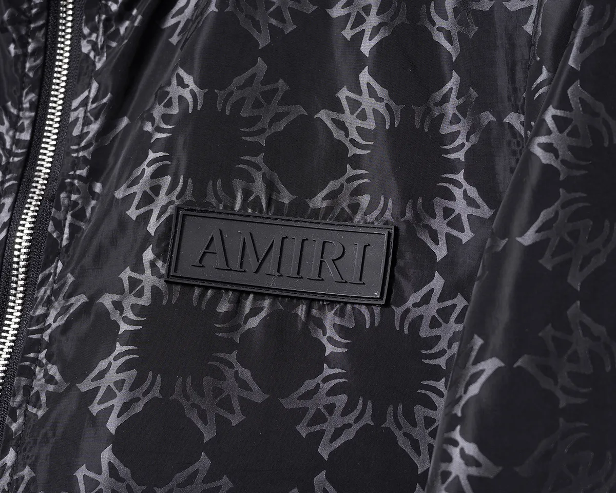P360 🌸🌸🌸 Amiri's latest 25-year-old men's jacket. The color combination has a classic charm without losing youthful vitality. It reshapes a new design style and shows a bold and confident brand design concept.  Imported fabrics, sleeves and pockets are paired with exclusive brand designs, reflecting the minimalist pursuit of quality and design. Low-key luxury fully embodies the brand image and status! The brand LOGO icon design is simple and recognizable, with a delicate and comfortable touch, excellent details, exquisite and elegant everywhere, fashionable design, a capable and stylish upper body, and full of aura! The all-over pattern and simple aesthetics are brought to the extreme, and it is a jacket that can be mixed and matched. There is no doubt that it is a must-have product for men. It is extremely practical and the color is easy to match.  Color: Picture color. Sizes: M, L, xL, xxL, xxxL
