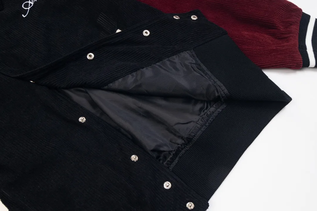 🅿️480 Ami Contrast Sleeves Corduroy College Style Jacket for Couple Super age-reducing college style design, another trend-setting baseball uniform. Ami Contrast Sleeves, the main color is black + burgundy, with white embellishment for the overall fashion sense. The superposition of three colors is complex but not messy, giving off a youthful and trendy charm! Made from customer-supplied cotton corduroy fabric, it has a natural color, oily and delicate, simple and rich texture. The contrasting color design has a retro atmosphere and is rich in gold. The lining is made of silk viscose blended material and is quilted. ➕Customer-supplied snap placket design creates a fashionable college charm. The shirt collar and sleeve arms are designed with contrasting splicing to show a neat temperament. Sleeve arm flocking🦴bone flocking logo decoration gives the garment a unique style and becomes the creator of a new style of punctuation. Same style for men and women. Color: Black Size: XS-L