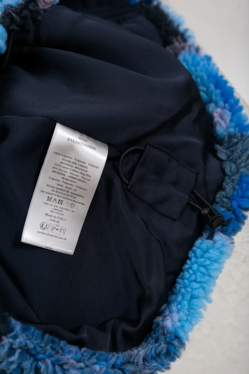 DIOR 24ss new zipper jacket comes from the DIOR AND LEWIS HAMILTON limited series. Crafted from blue technical fleece, it features DIOR AND LEWIS HAMILTON embroidery on the chest and back, a graphic nod to the Dior name. Wear it with jeans for a fresh, colorful look. Size: S.M.L.XL.
